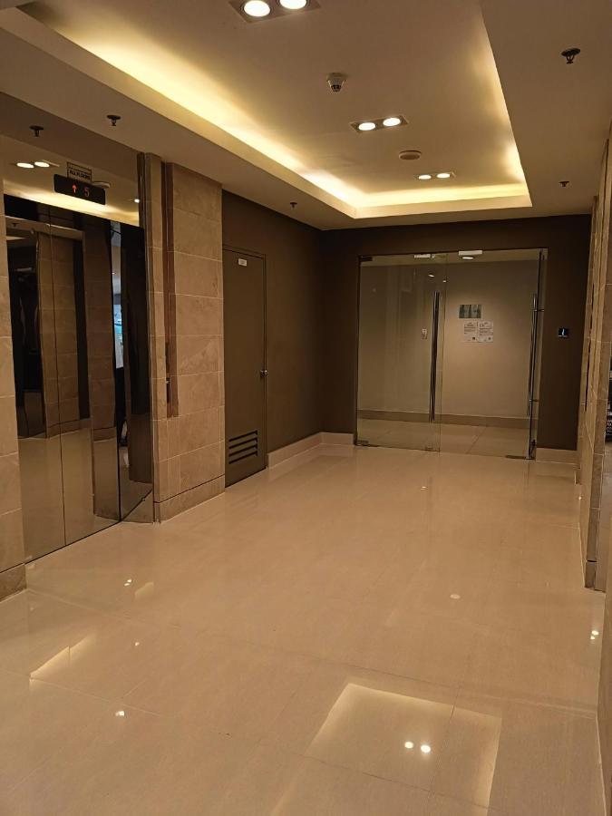 Sea Residences Moa - Paul Manila Exterior photo